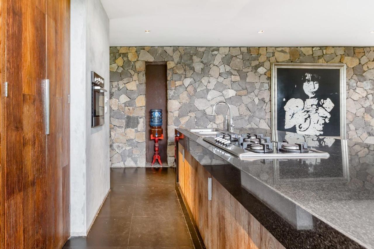 Villa Wahyu Wonderful 4bd With Huge Garden And 2 Pools Seminyak (Bali)