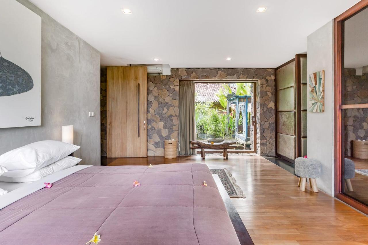 Wahyu Wonderful 4bd With Huge Garden And 2 Pools Seminyak (Bali)