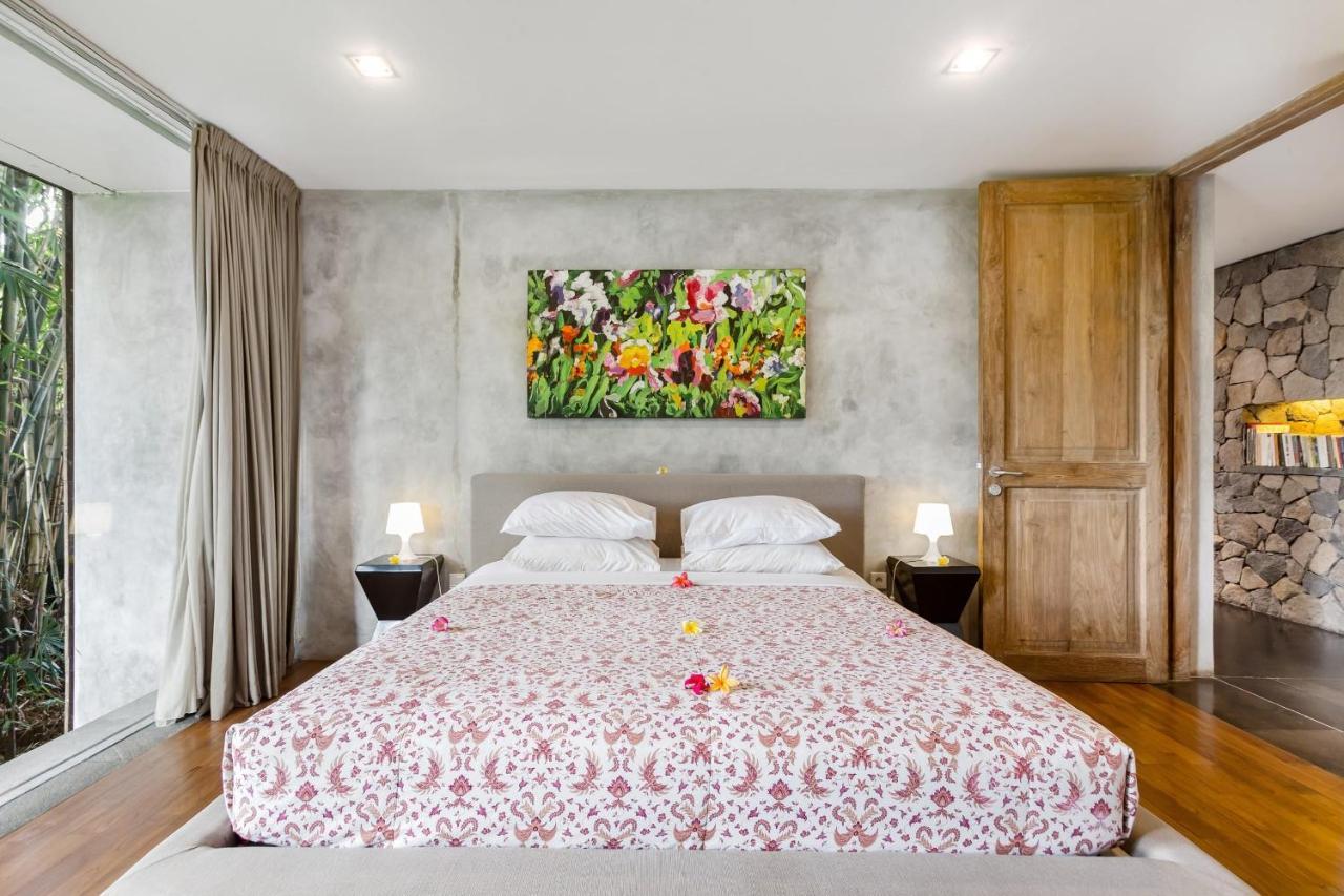 Wahyu Wonderful 4bd With Huge Garden And 2 Pools Villa *