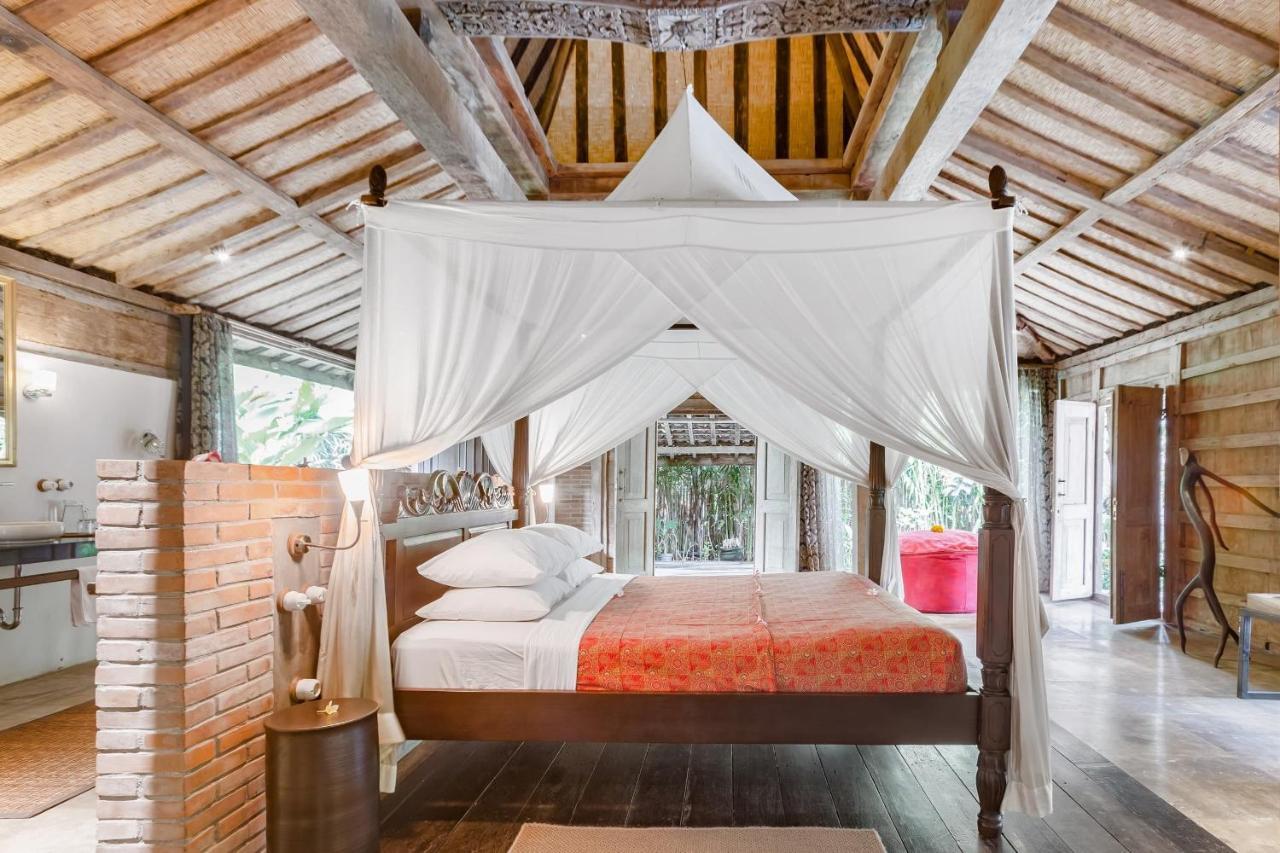 Wahyu Wonderful 4bd With Huge Garden And 2 Pools Villa *